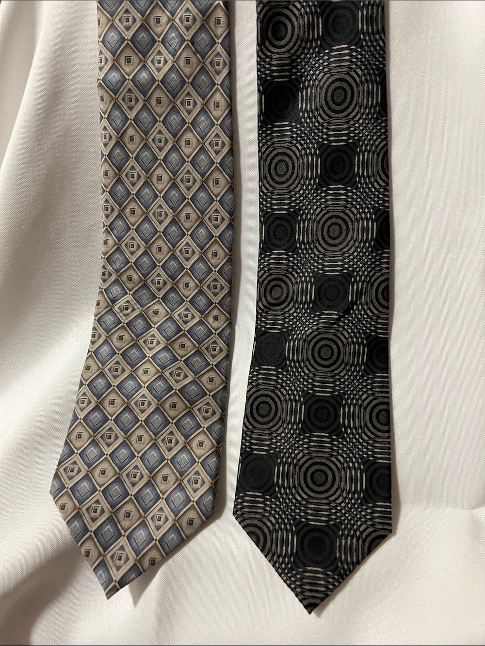 Van Heusen Men's Blue Gray Diamond & Black Circular Pattern Ties